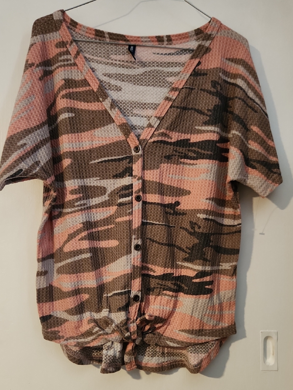Women’s Pink & Brown Oversized Camouflage Button-Front Short Sleeve Shirt